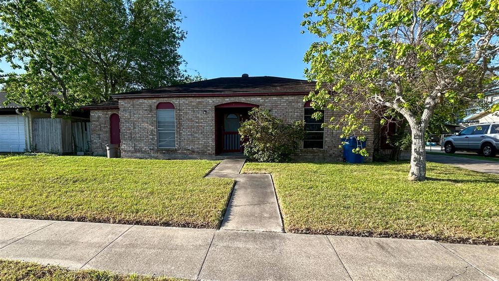 A Corpus Christi home before our renovation