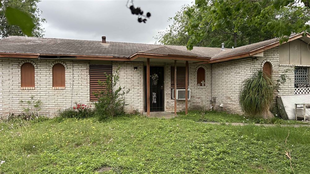 A Corpus Christi home before our renovation